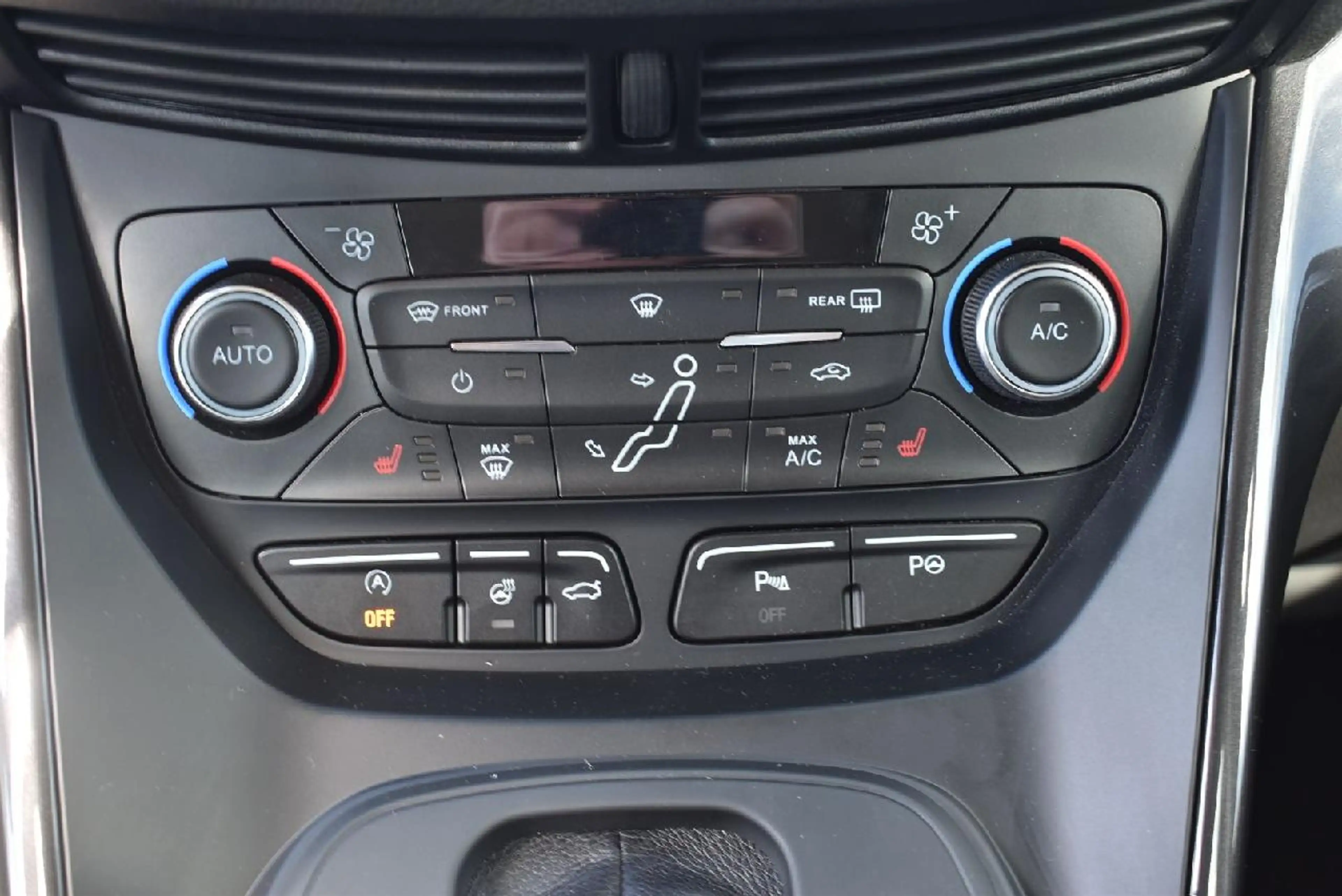 Ford C-Max Titanium — photo 14