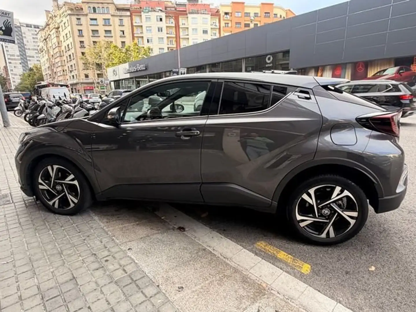 Toyota C-HR 180H Advance Gris - 2