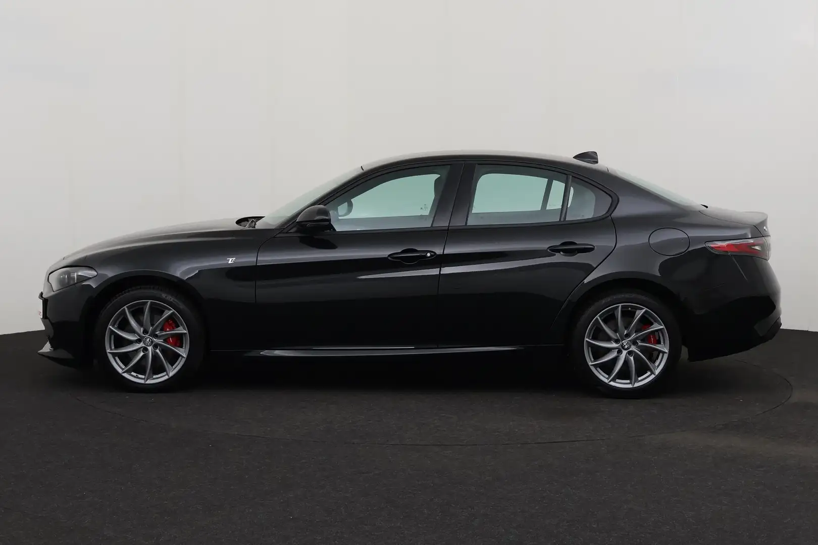 Alfa Romeo Giulia 2.0 T8 Q4 SPORT + A/T + GPS + LEDER + CAMERA + PDC Noir - 2