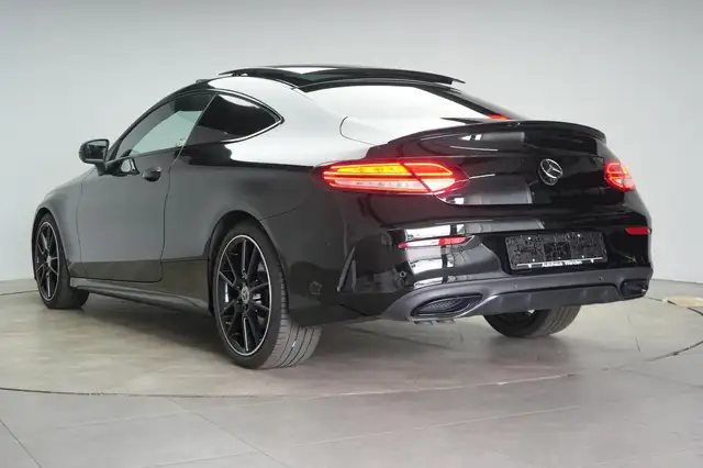 Mercedes-Benz C-Class view 4