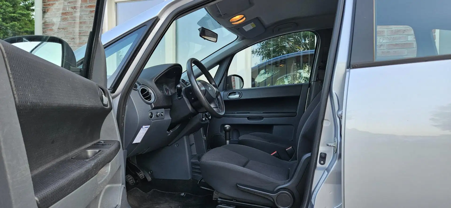 Mitsubishi Colt 1.1 Edition One Airco! 5-Deurs! Leuke/Nette Auto! Gris - 2