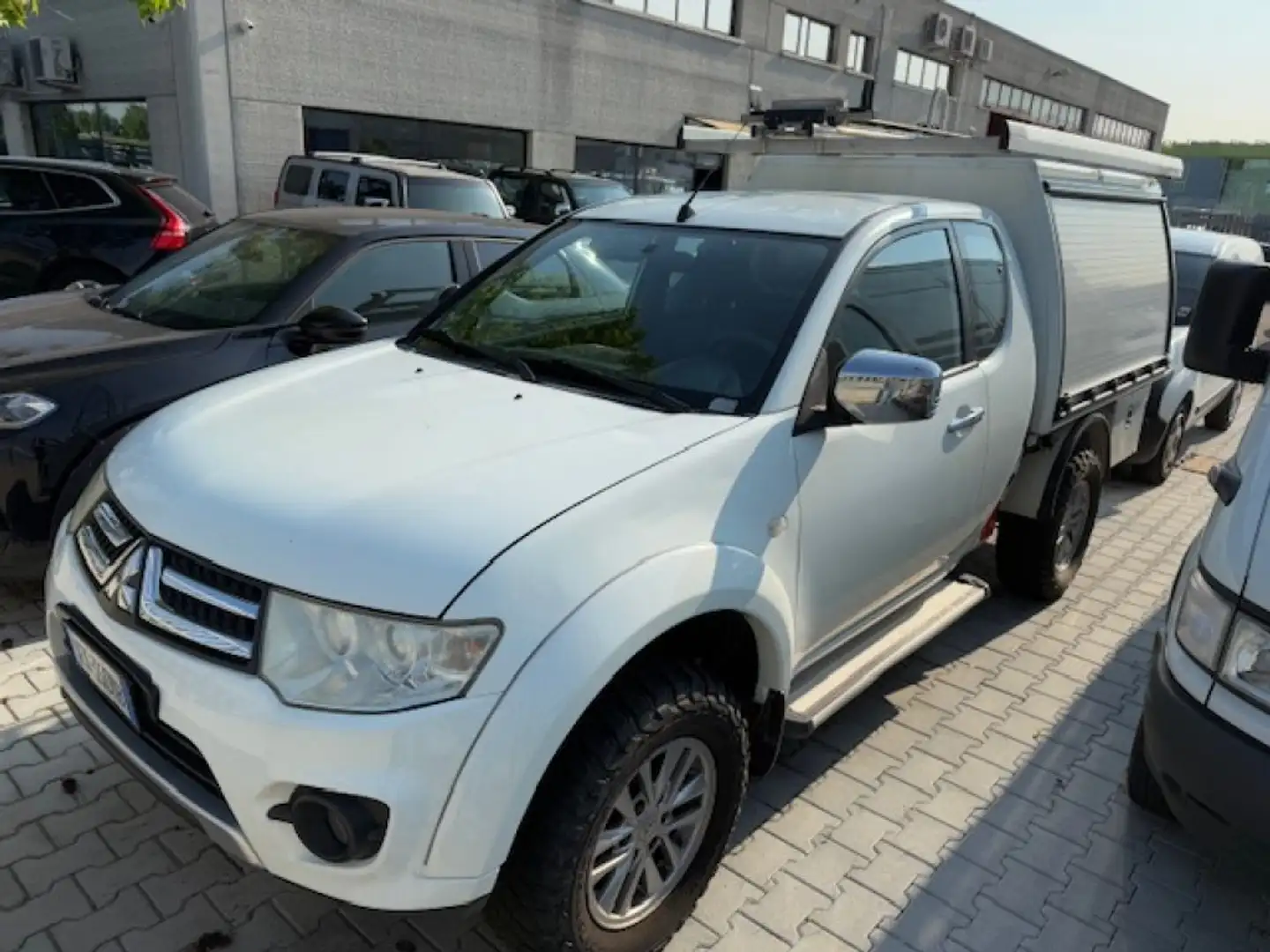 Mitsubishi L200 2.5 DI-D/178CV Intense +IVA Blanco - 2