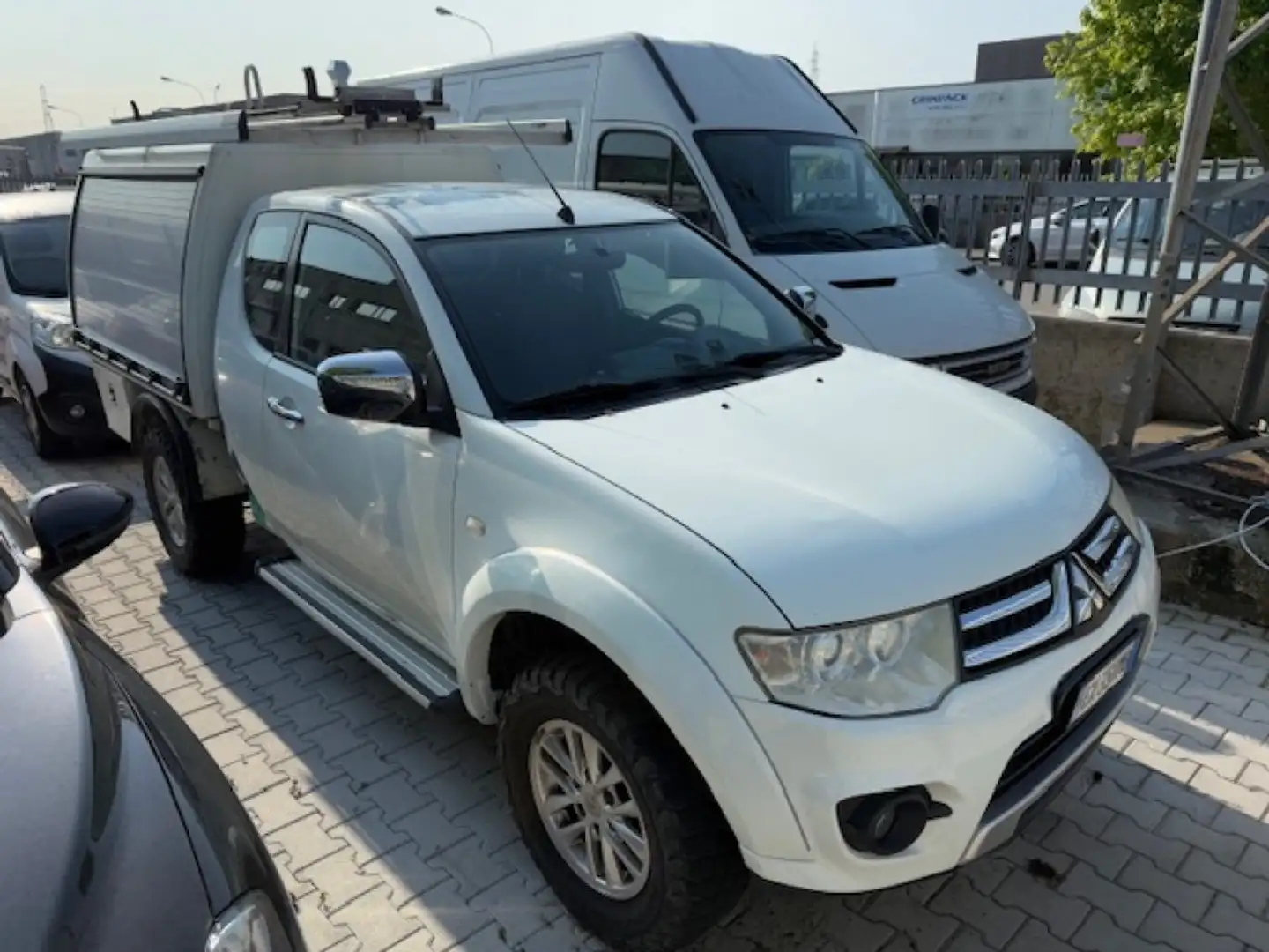 Mitsubishi L200 2.5 DI-D/178CV Intense +IVA Blanco - 1