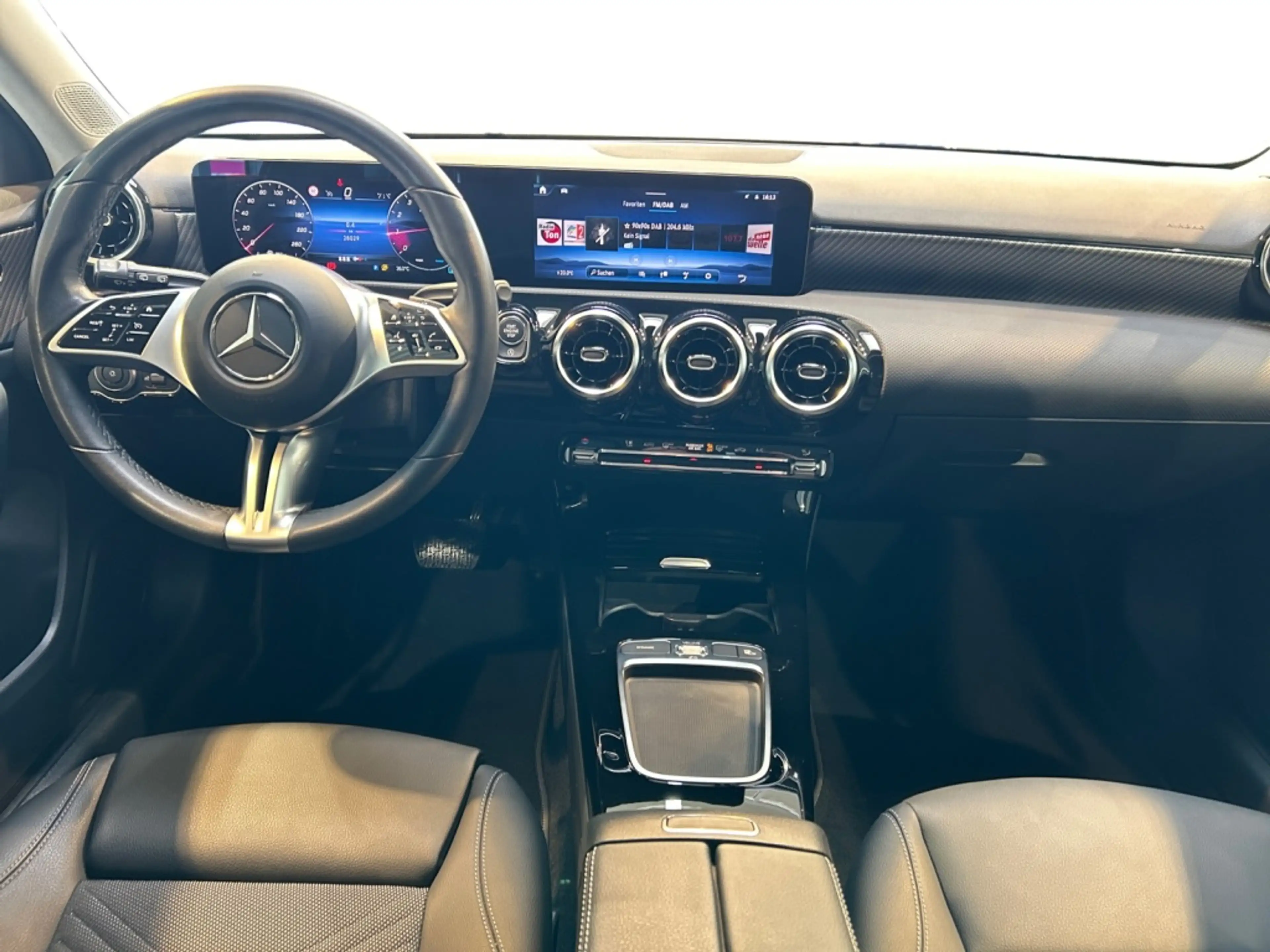 Mercedes-Benz A 200 Progressive Progressive+Wide+Cam+LED+Navi — photo 12