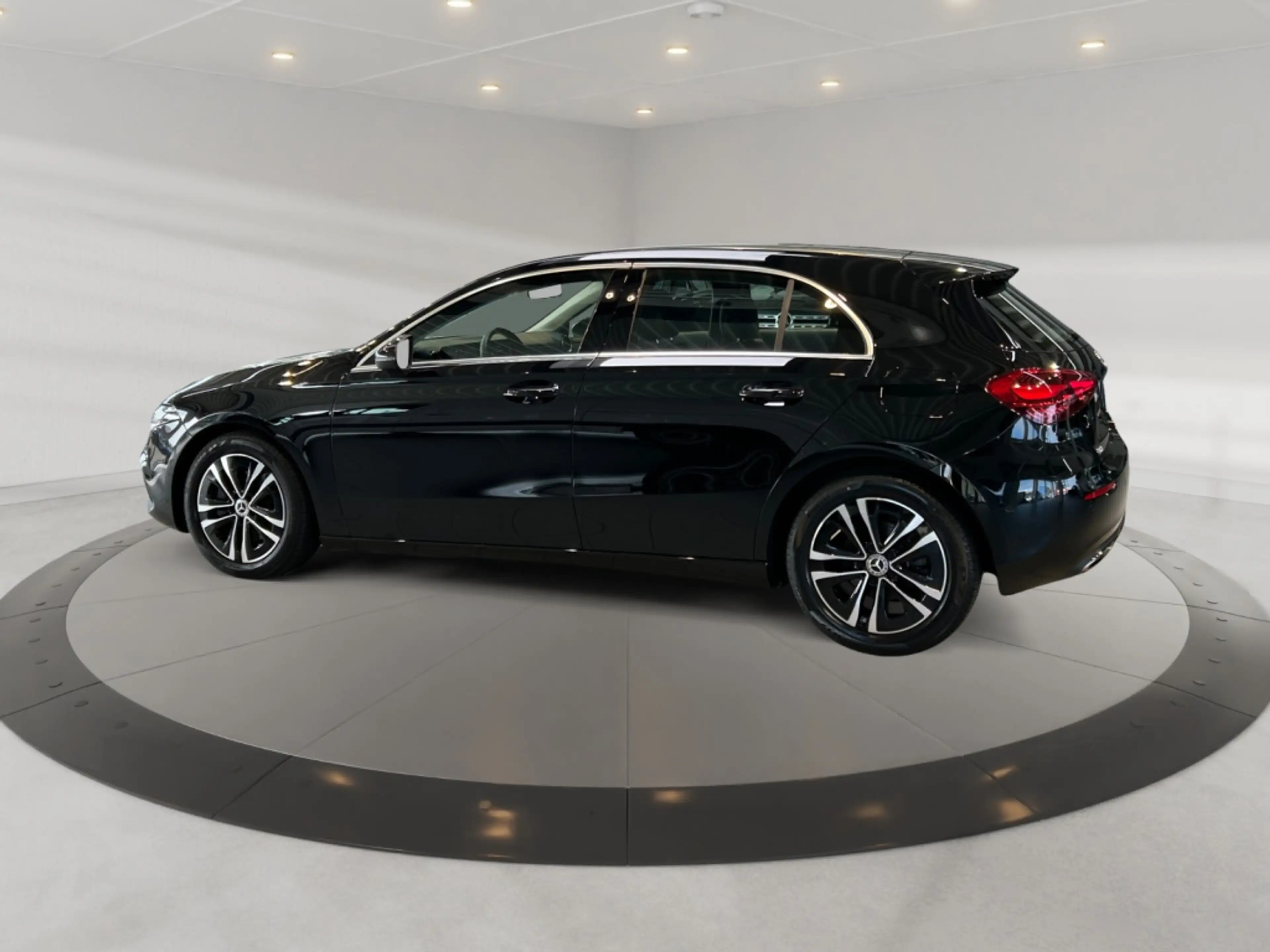 Mercedes-Benz A 200 Progressive Progressive+Wide+Cam+LED+Navi — photo 5