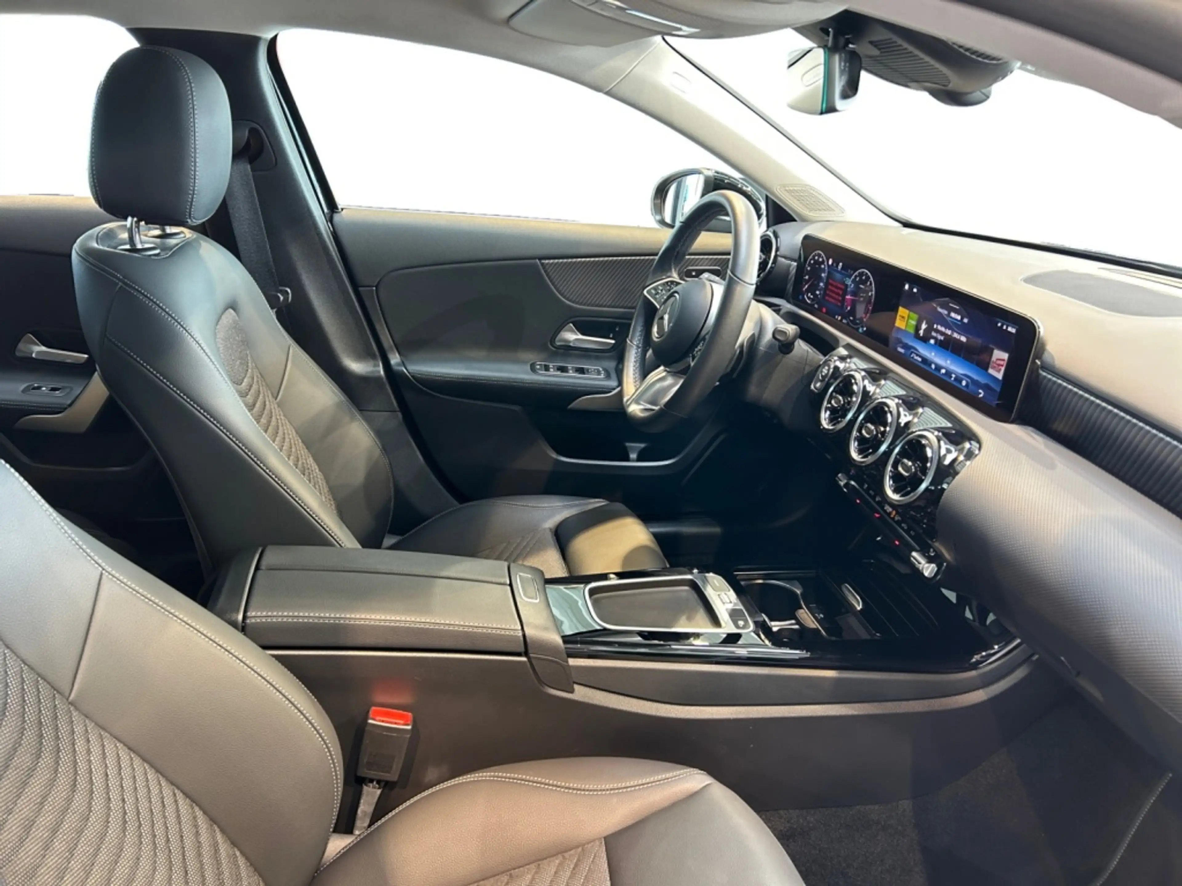 Mercedes-Benz A 200 Progressive Progressive+Wide+Cam+LED+Navi — photo 10