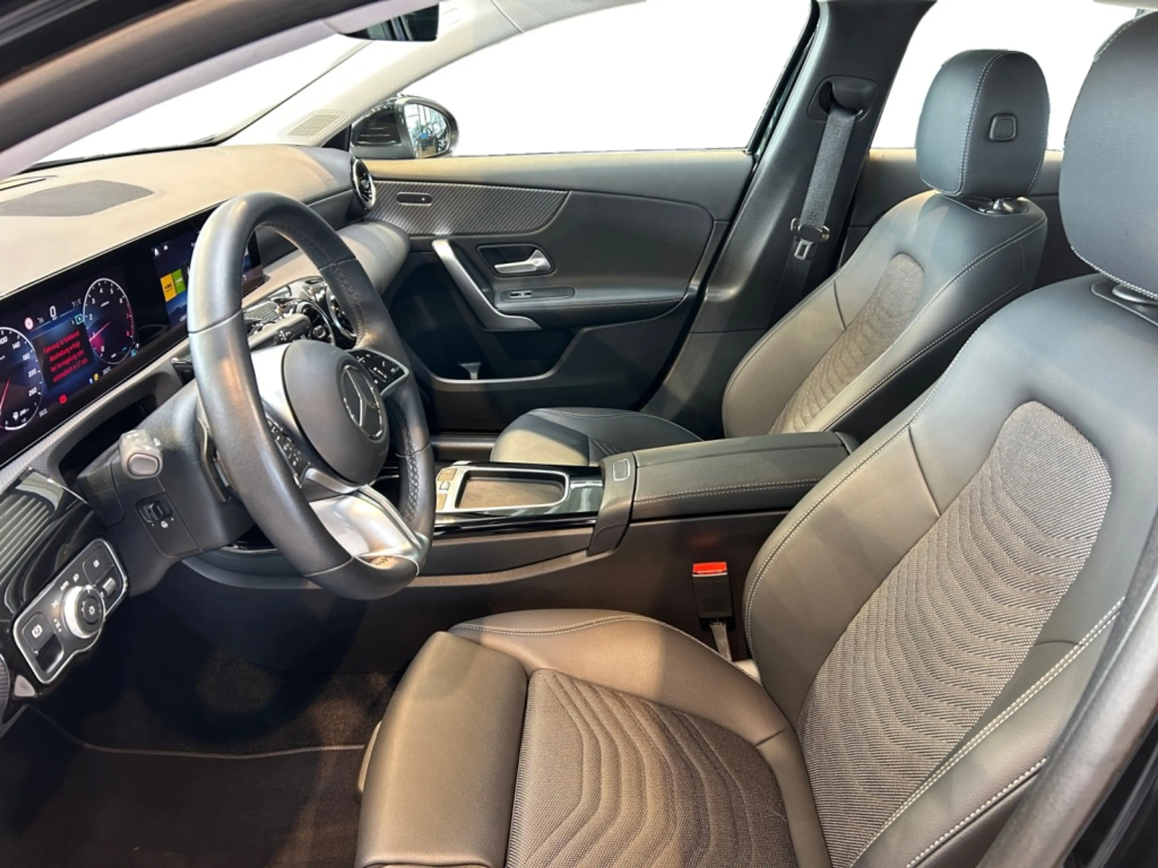 Mercedes-Benz A 200 Progressive Progressive+Wide+Cam+LED+Navi — photo 9