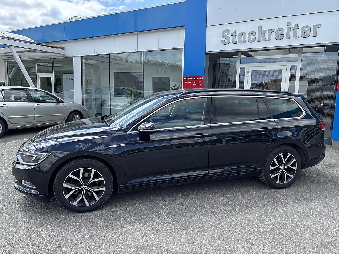 Volkswagen Passat Variant SCR TDI 4Motion DSG*AHK*NAVI*TEMPOACC*APP Schwarz - 2