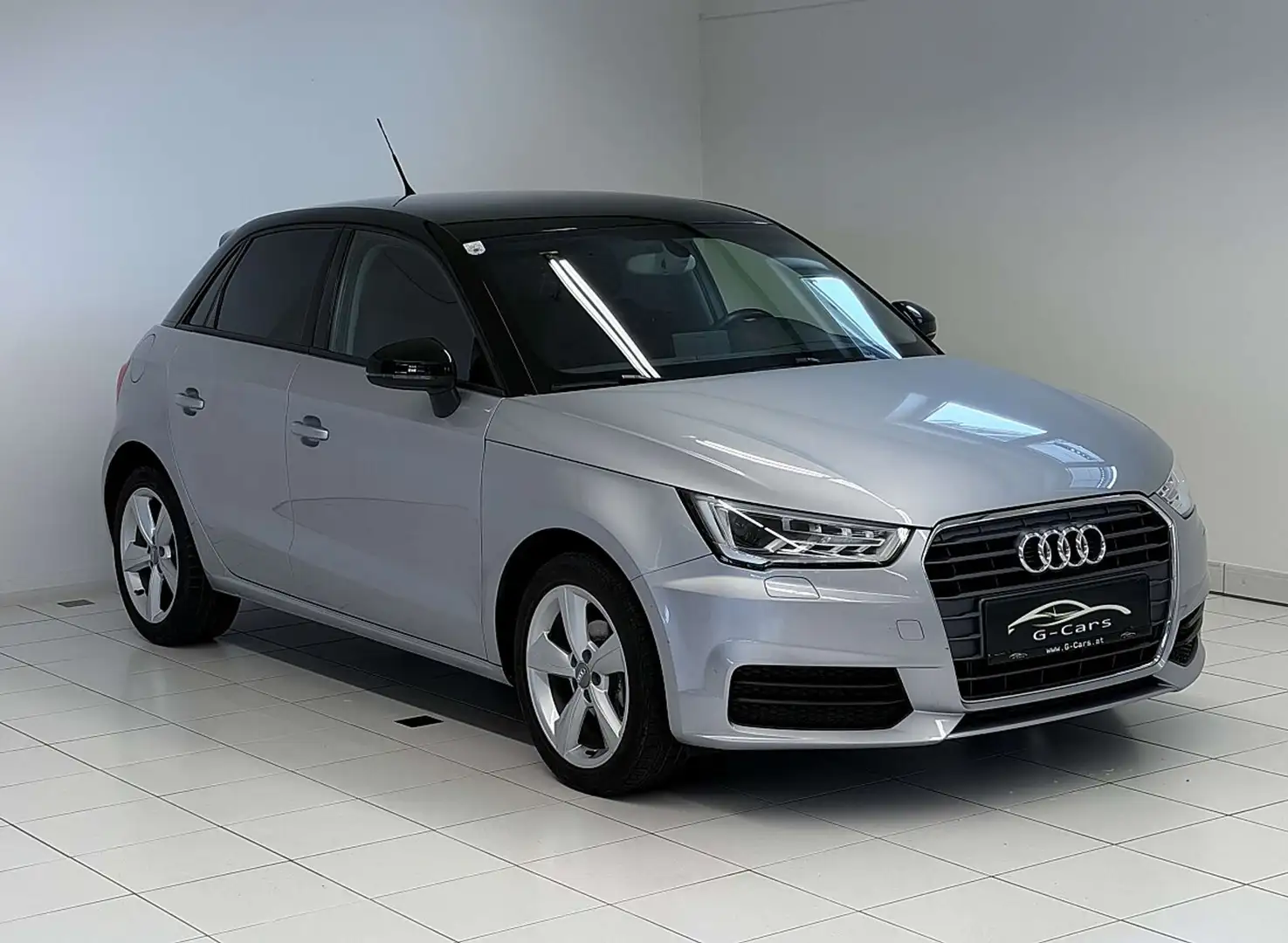 Audi A1 SB 1,0 TFSI intense Grau - 1