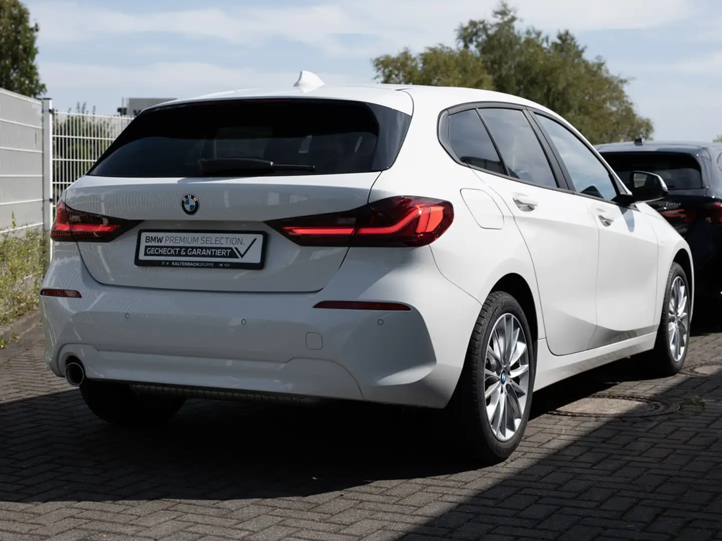 BMW 116 i Advantage LED NAVI ALUFELGEN 17 ZOLL SHZ Wit - 2