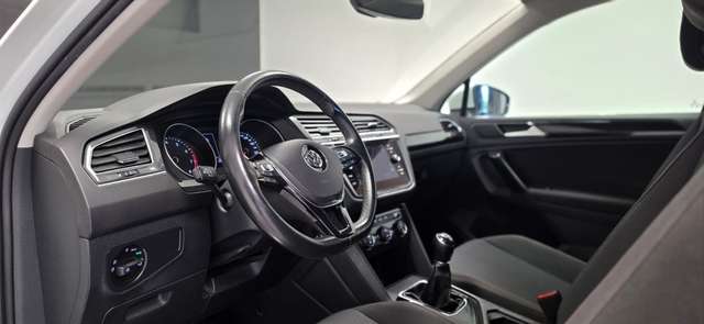 Volkswagen Tiguan — photo 14