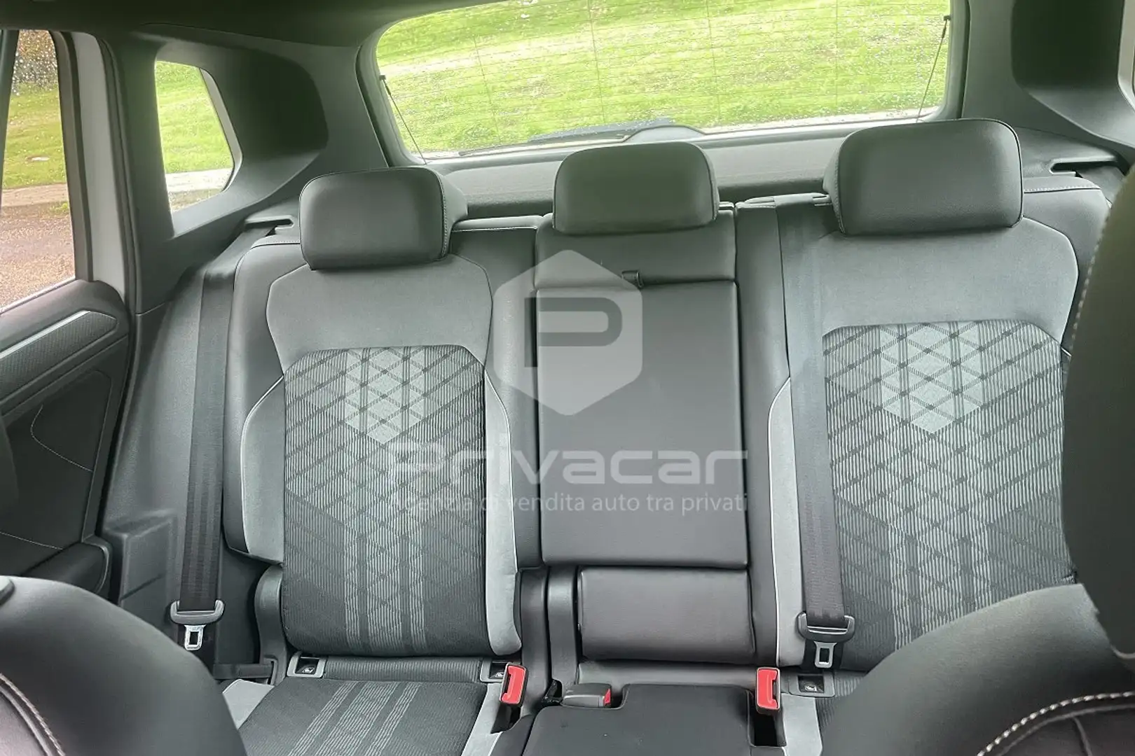 Volkswagen Tiguan Tiguan 2.0 TDI 150 CV SCR DSG R-Line Bianco - 2