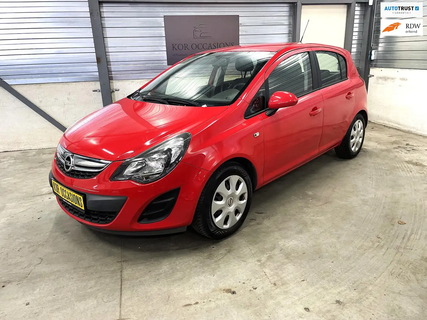 Opel Corsa 1.4-16V 1ste eigenaar APK airco trekhaak Rood - 1
