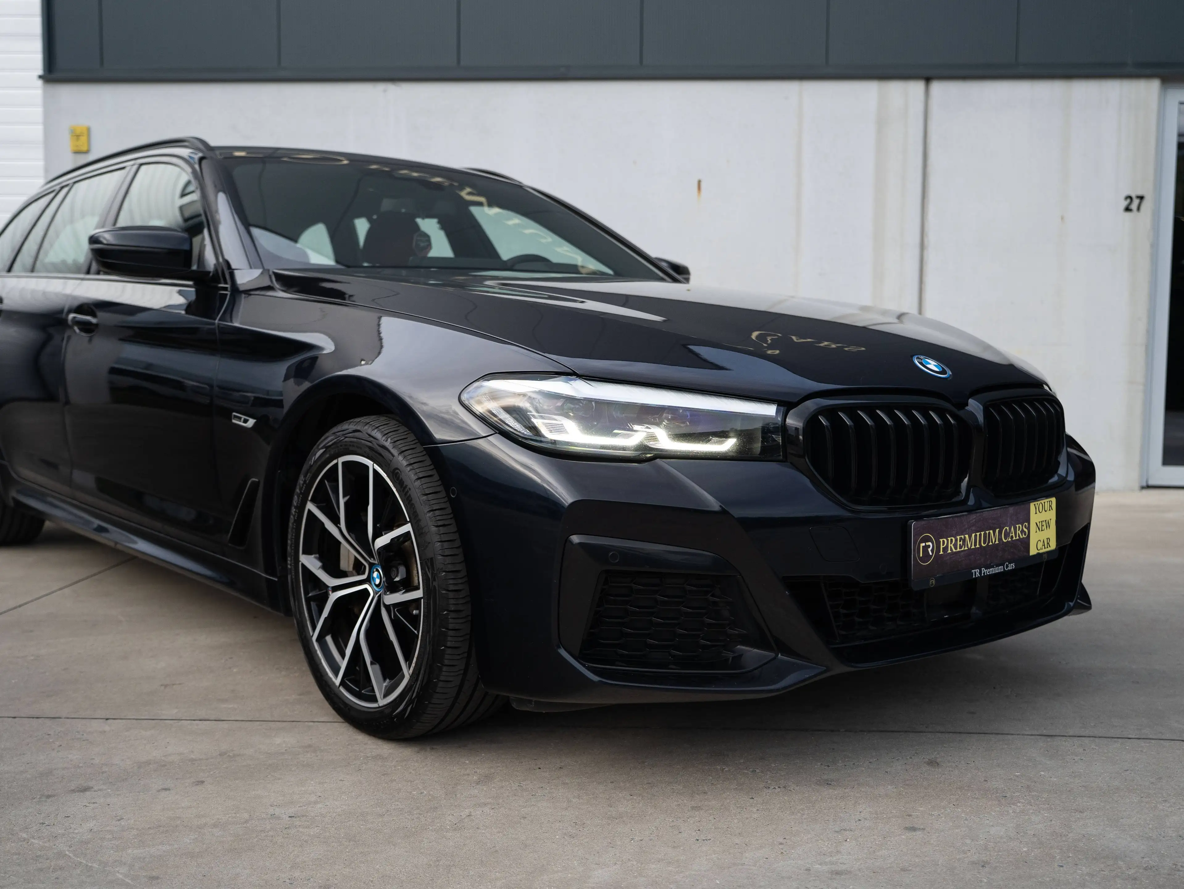 BMW 530 e l Touring l M-Pack l Trekhaak l HIFI l Shadow l Camera l Driver Assist — photo 9