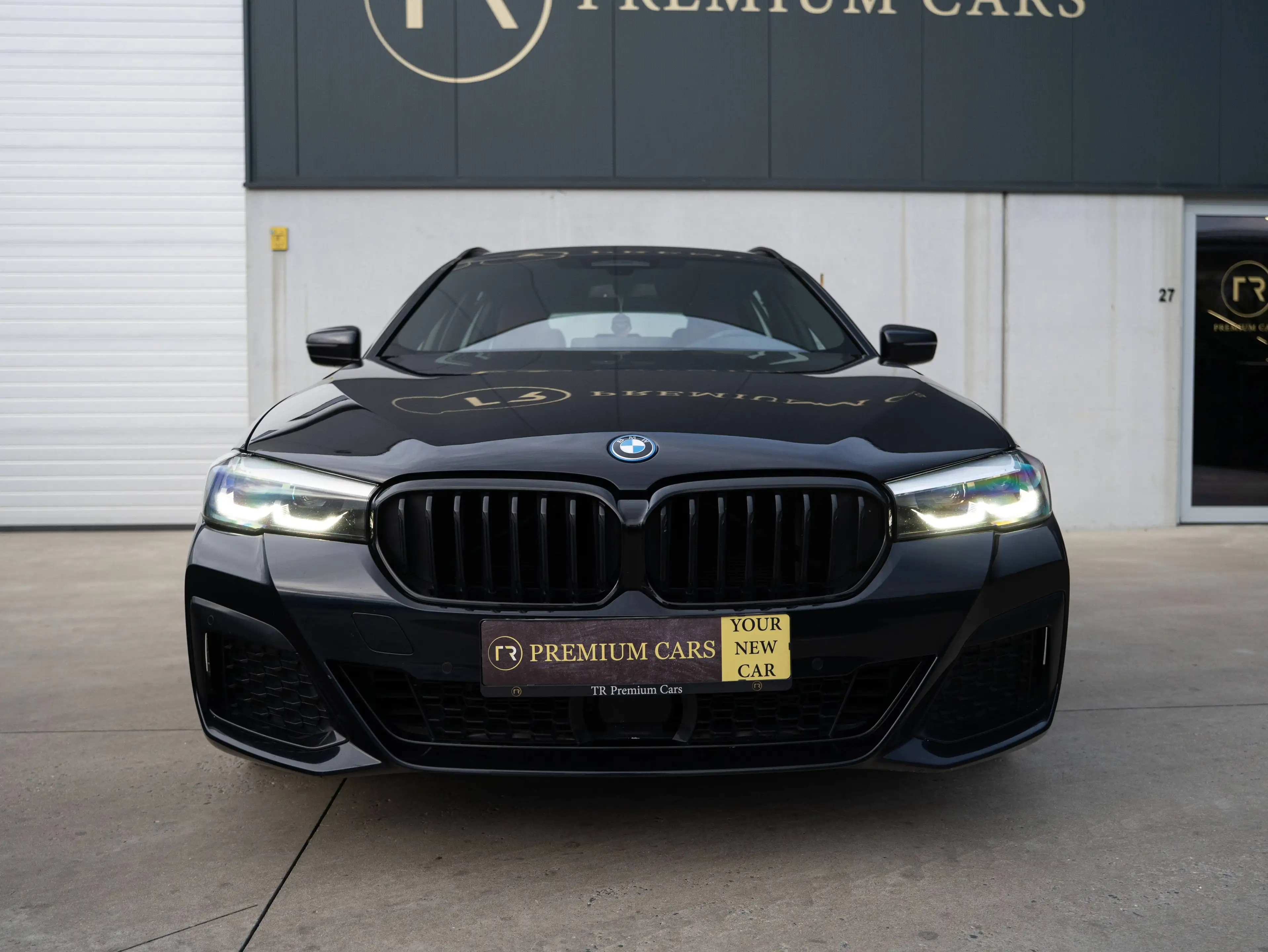 BMW 530 e l Touring l M-Pack l Trekhaak l HIFI l Shadow l Camera l Driver Assist — photo 5