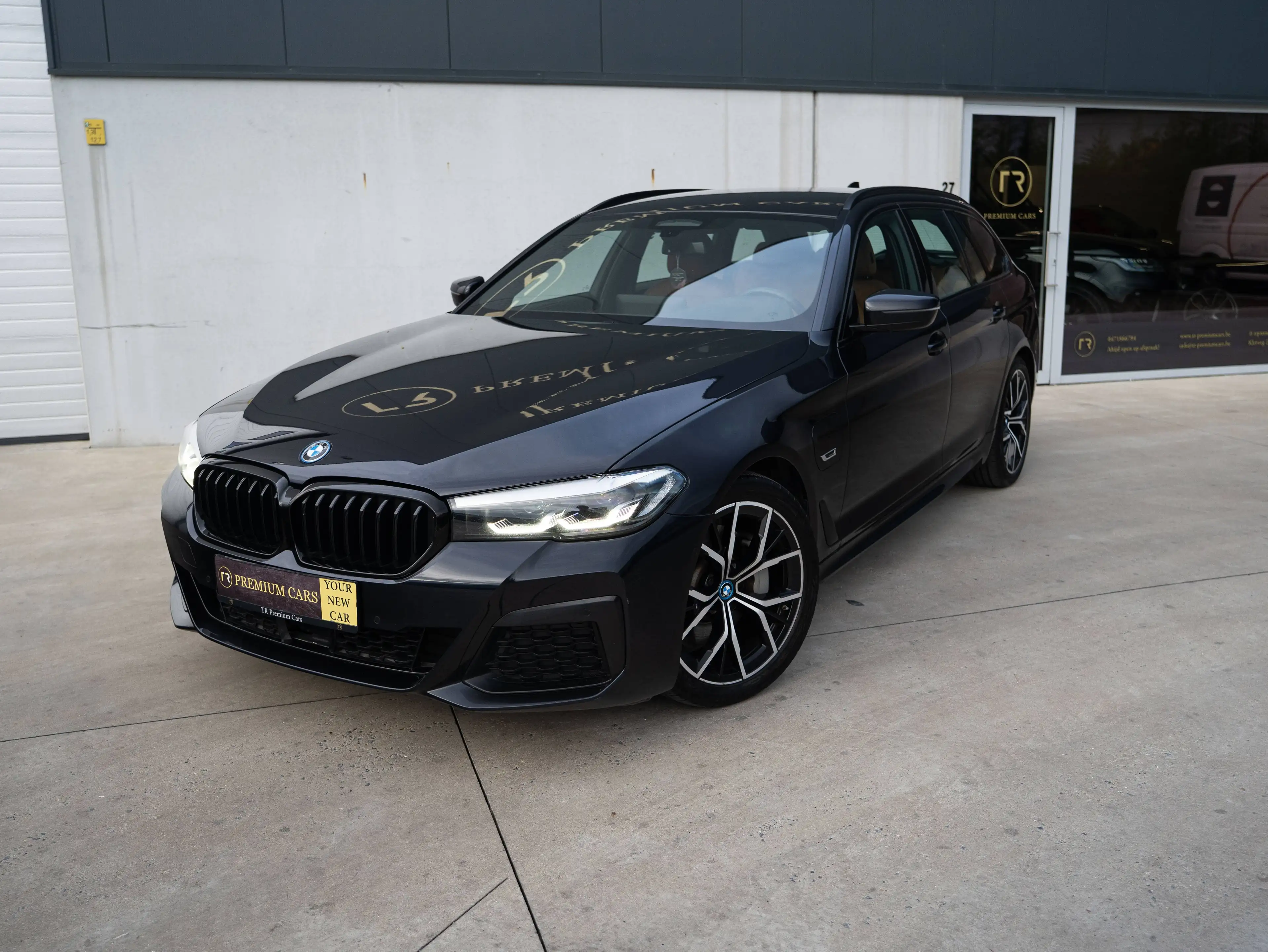 BMW 530 e l Touring l M-Pack l Trekhaak l HIFI l Shadow l Camera l Driver Assist