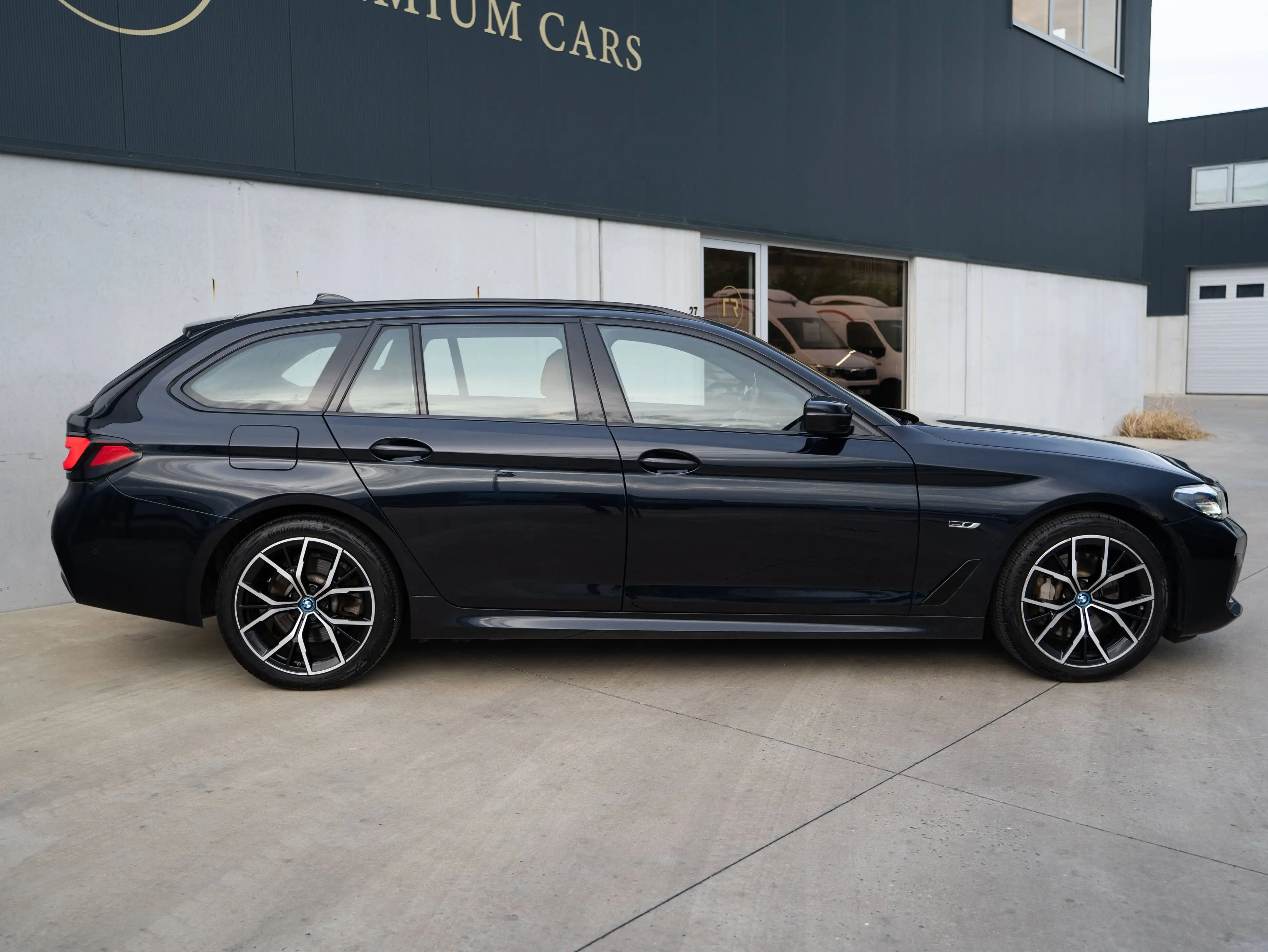BMW 530 e l Touring l M-Pack l Trekhaak l HIFI l Shadow l Camera l Driver Assist — photo 10