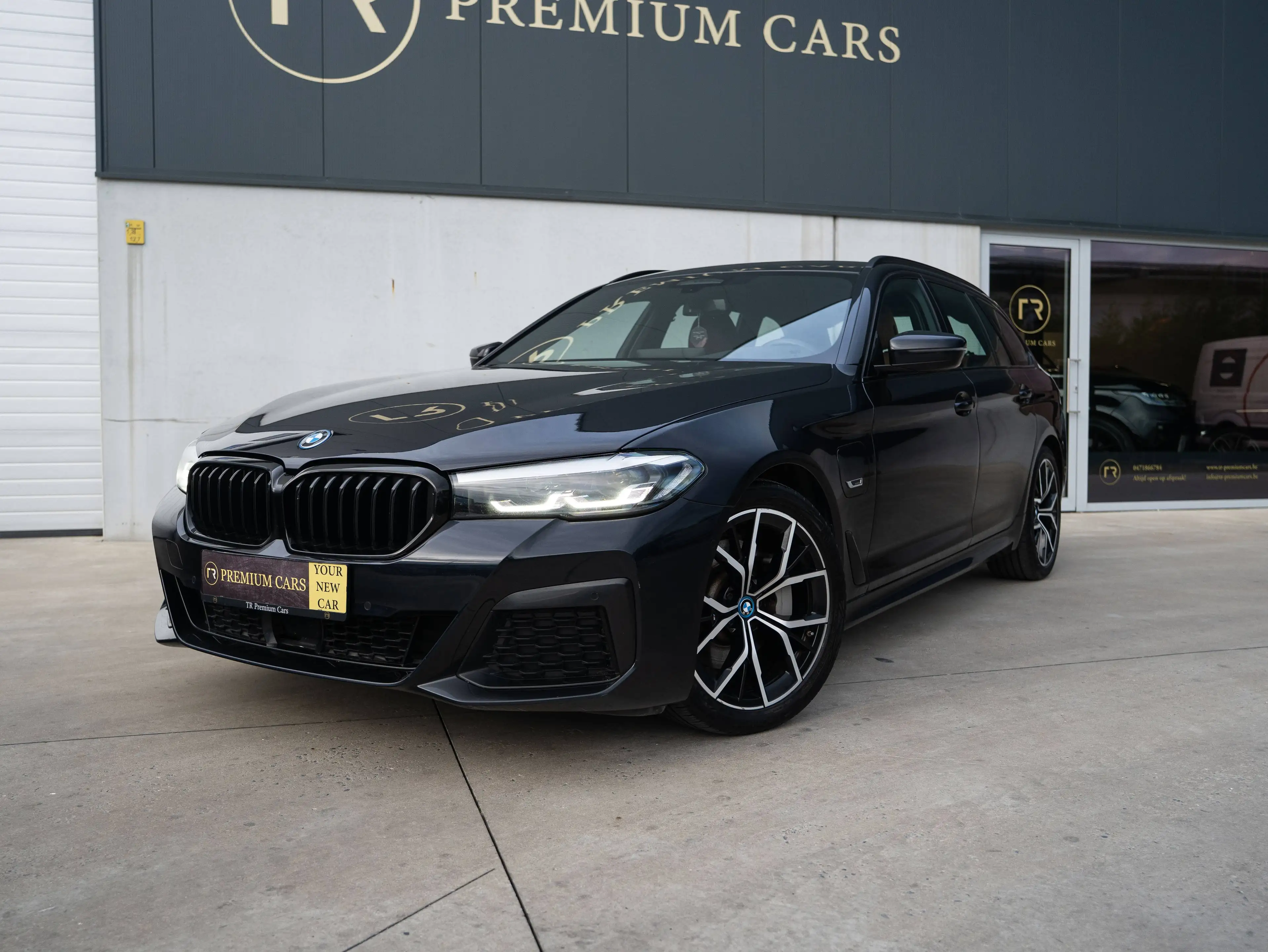 BMW 530 e l Touring l M-Pack l Trekhaak l HIFI l Shadow l Camera l Driver Assist — photo 2