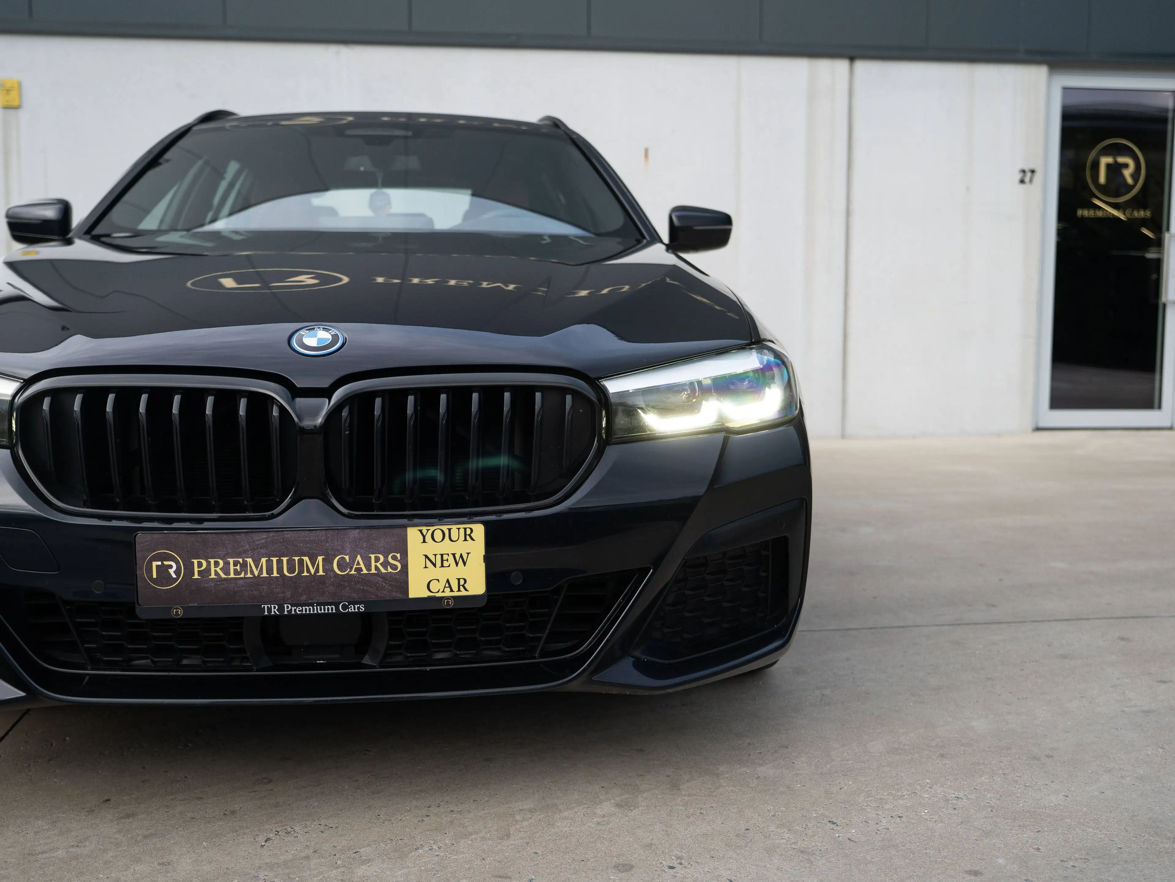 BMW 530 e l Touring l M-Pack l Trekhaak l HIFI l Shadow l Camera l Driver Assist — photo 6