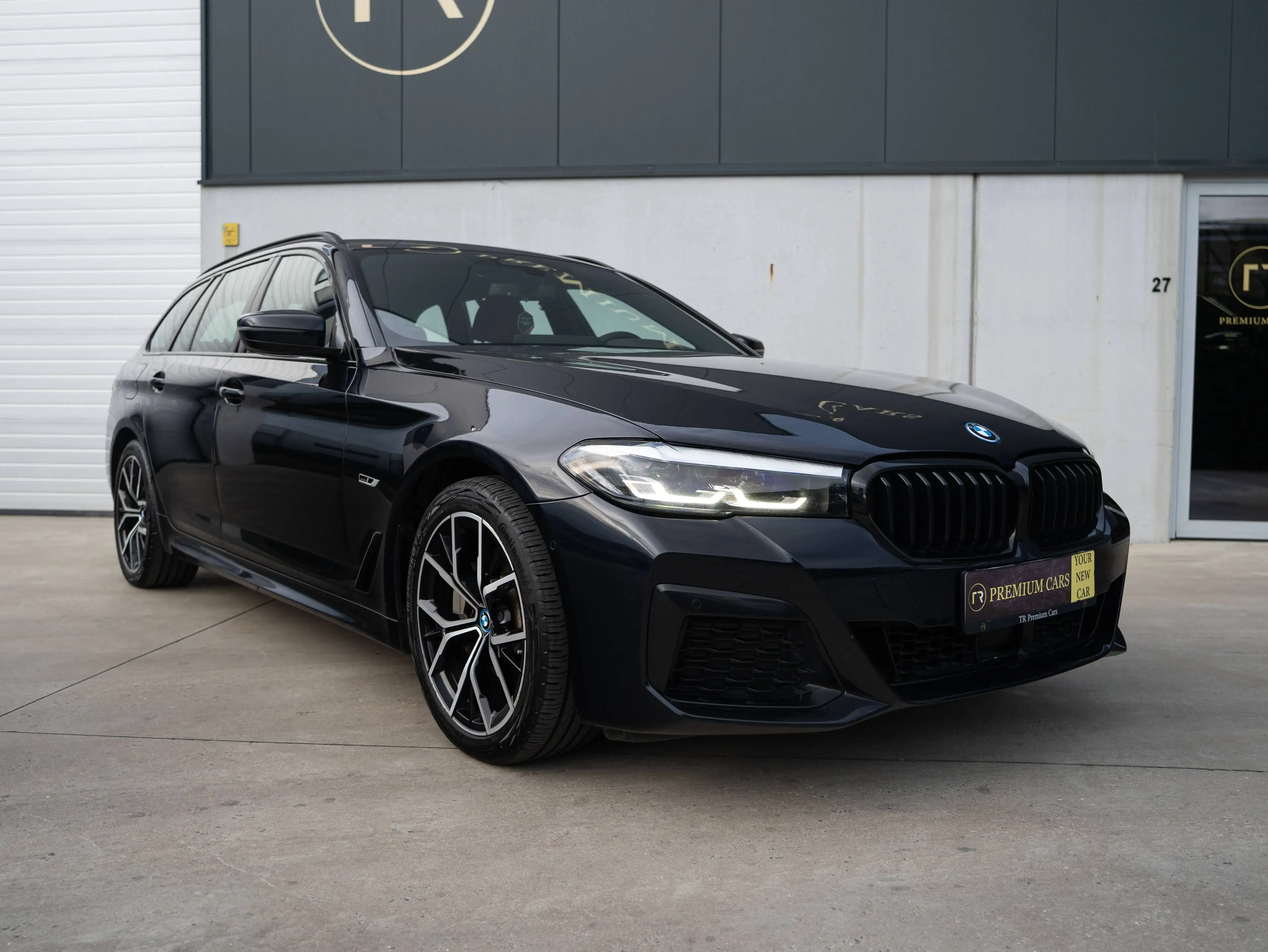 BMW 530 e l Touring l M-Pack l Trekhaak l HIFI l Shadow l Camera l Driver Assist — photo 8