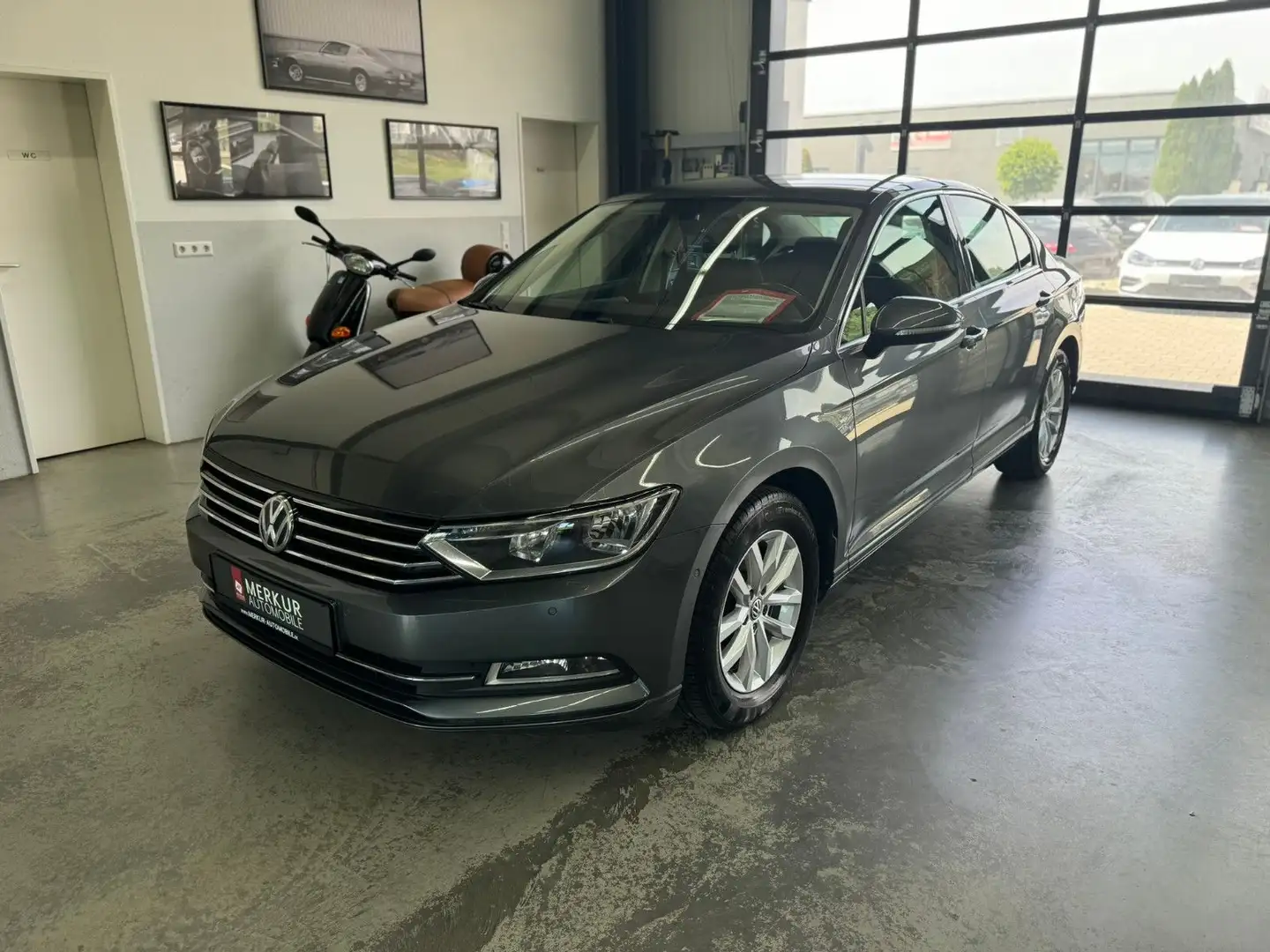 Volkswagen Passat Lim. 1.6 TDI Comf./ACC/Navi/AHK/Kam./PDC Šedá - 1