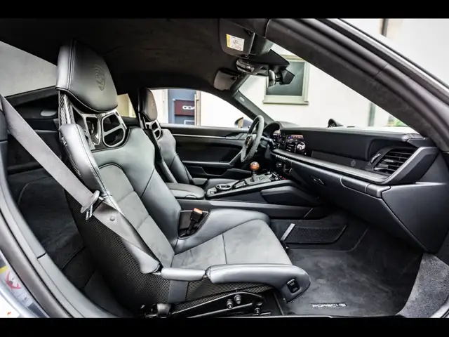 Porsche 911 view 15