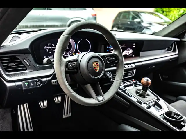 Porsche 911 view 11