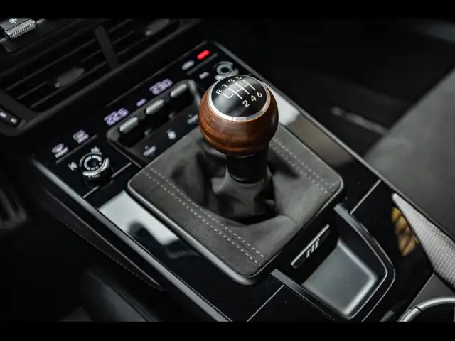 Porsche 911 view 14