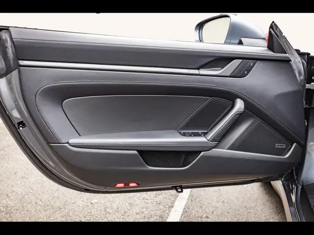 Porsche 911 view 10