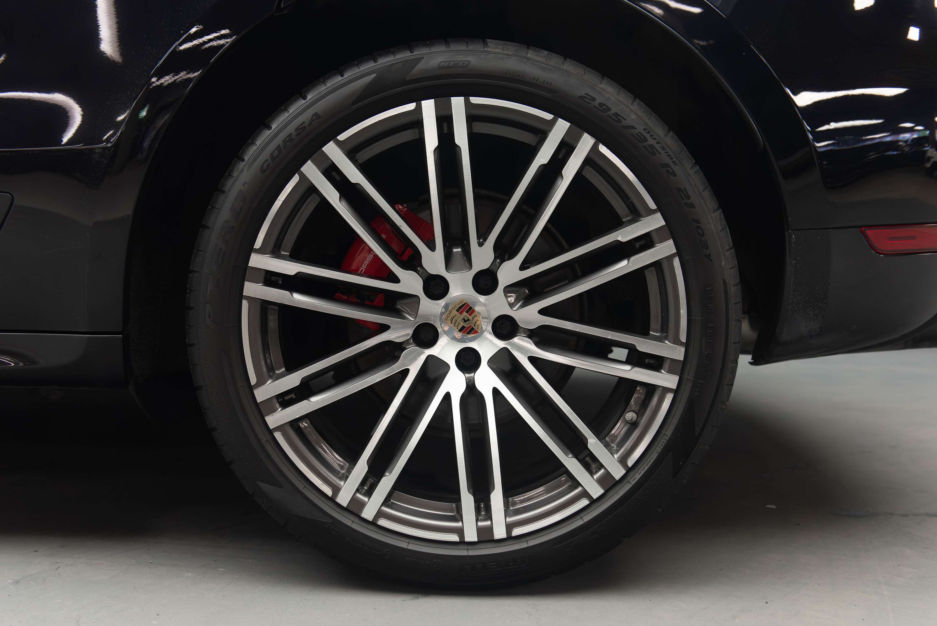 2017 Porsche Macan AWD 4dr GTS 3.0L thumb 8