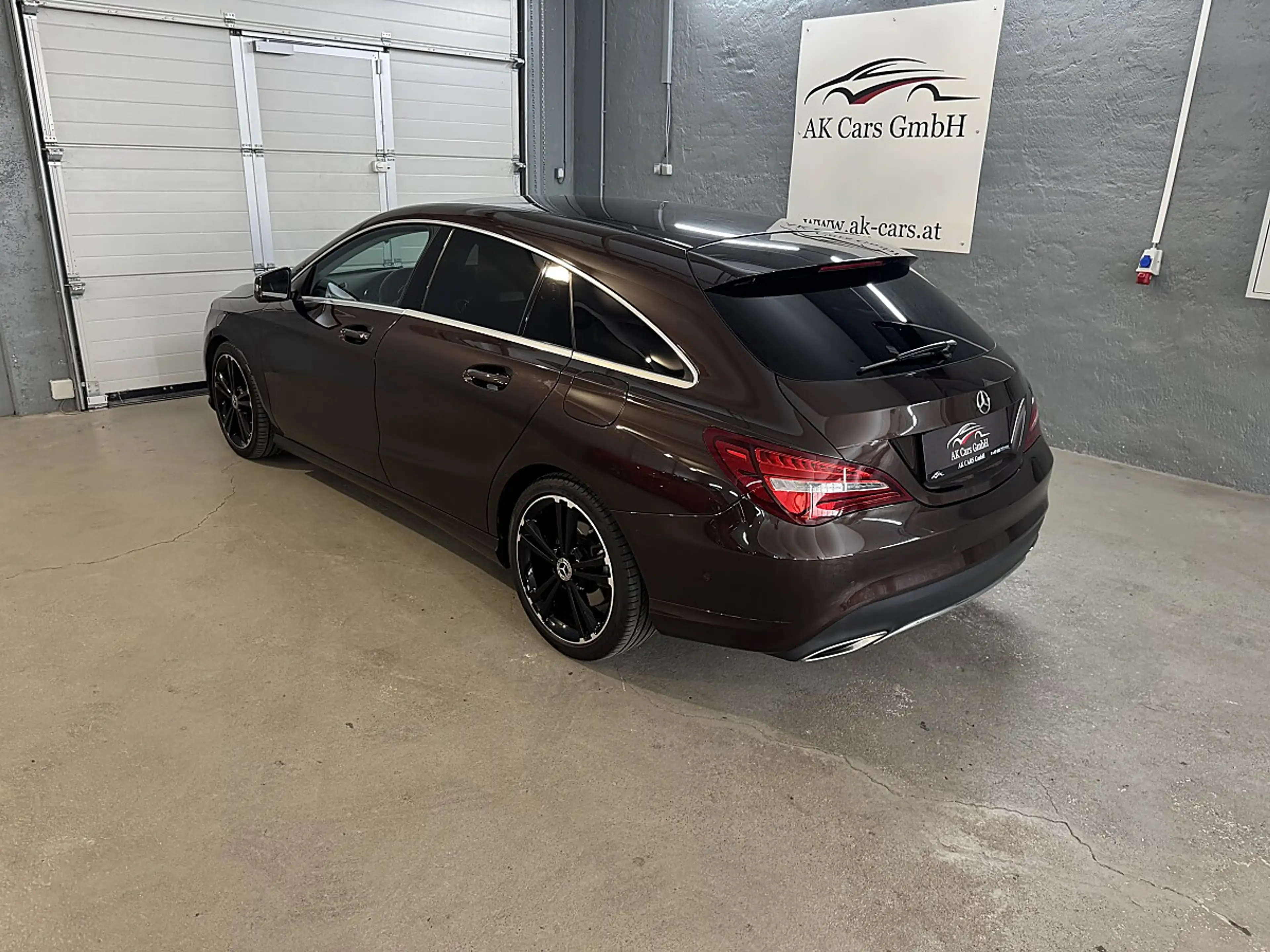 Mercedes-Benz CLA 220 d Shooting Brake — photo 9