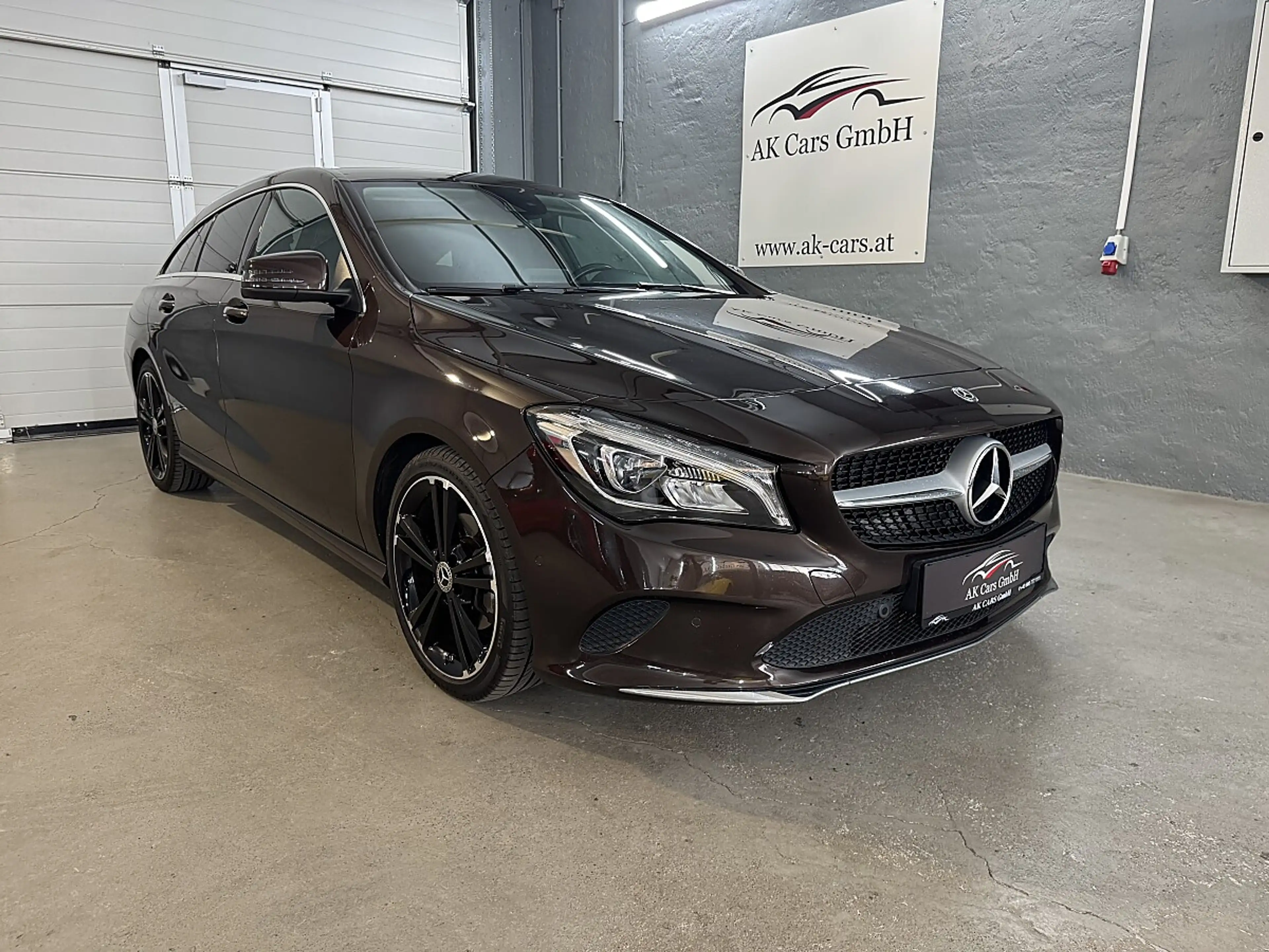 Mercedes-Benz CLA 220 d Shooting Brake — photo 2
