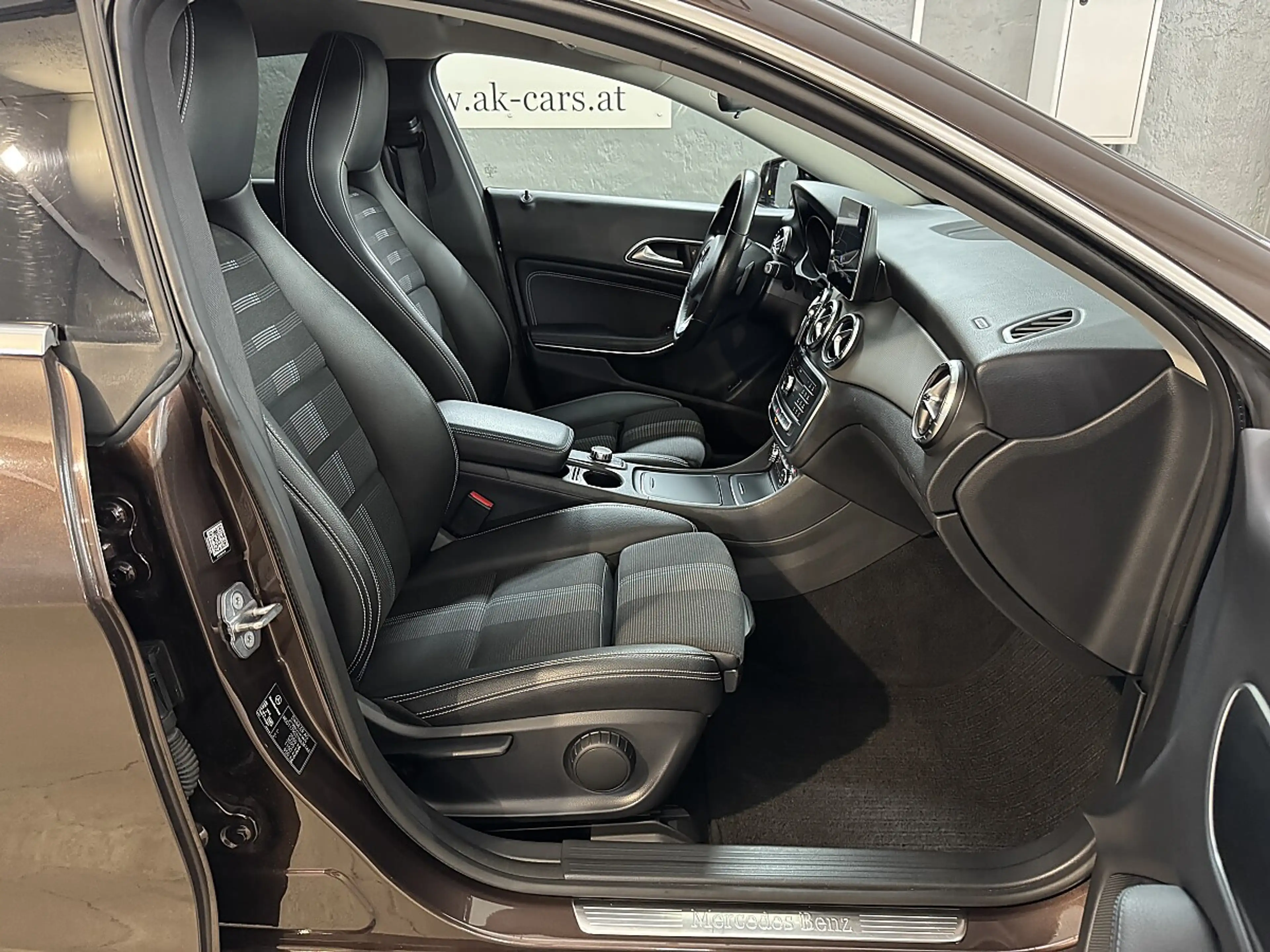 Mercedes-Benz CLA 220 d Shooting Brake — photo 13