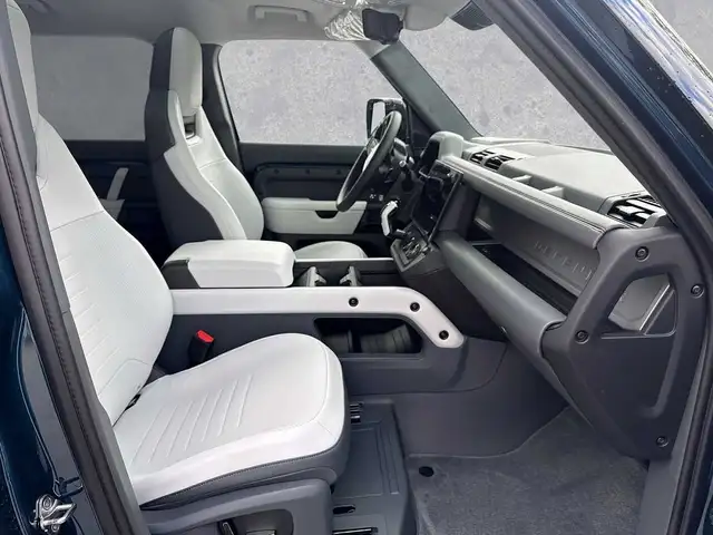 Land Rover Defender view 3