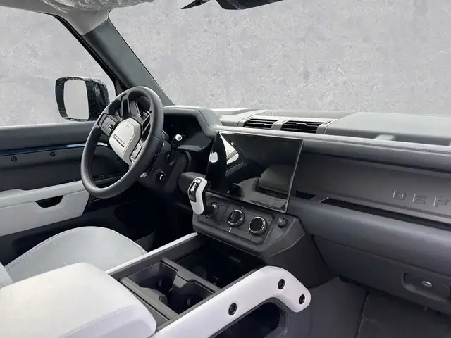Land Rover Defender view 4