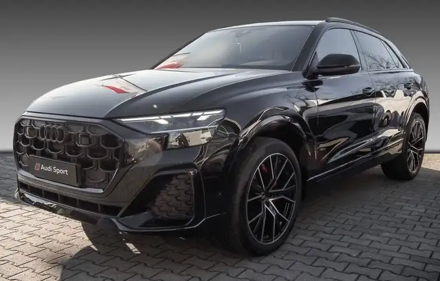 Audi Q8 view 4