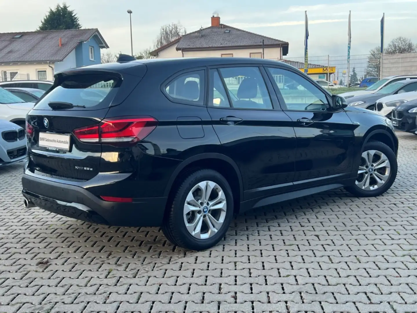 BMW X1 xDrive 25e A Navi LED El. Heckklappe Mehrzonenklim - 2