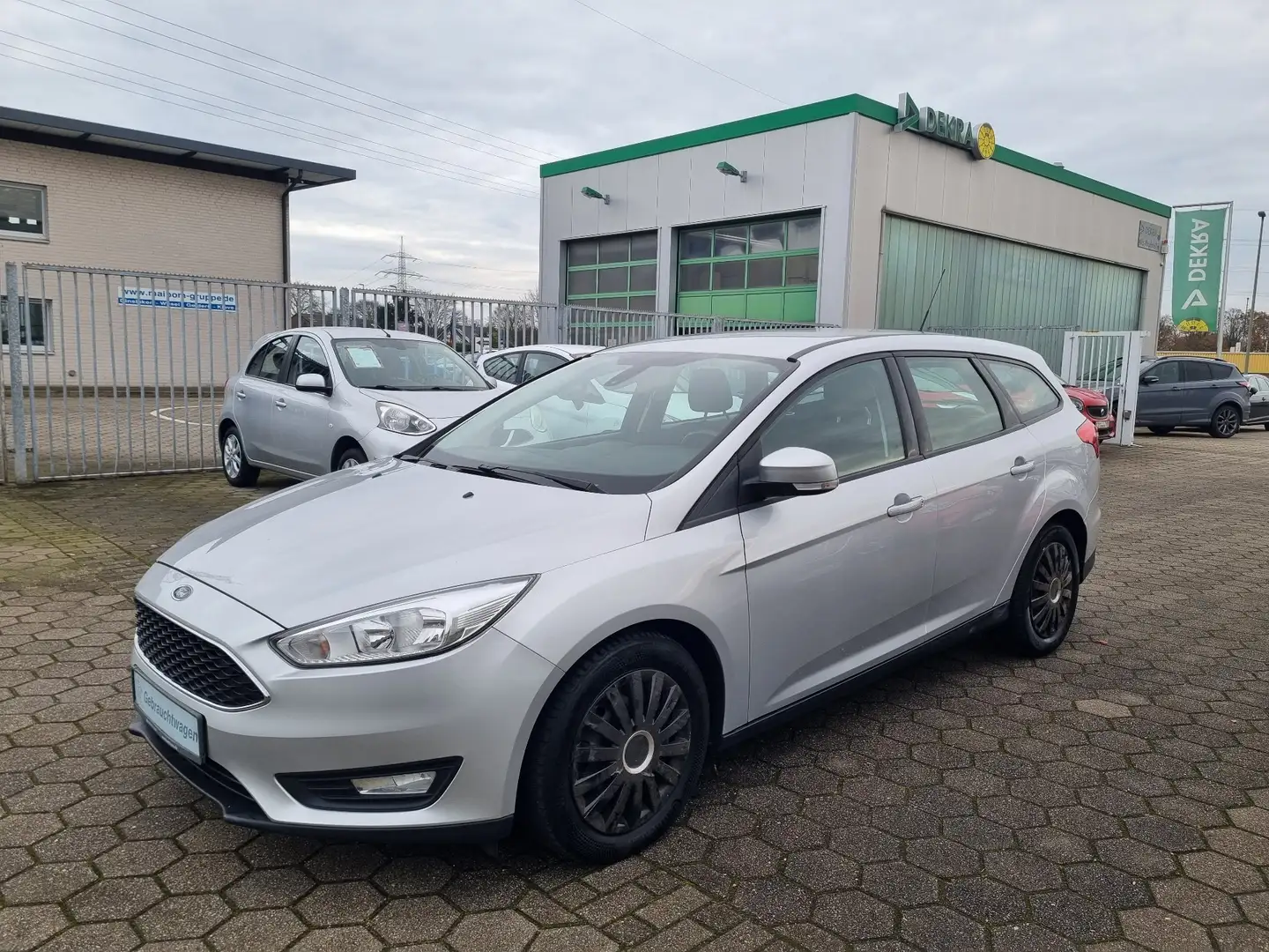 Ford Focus Turnier 2.0 TDCi Business"1.Hand"Navi... Argent - 1