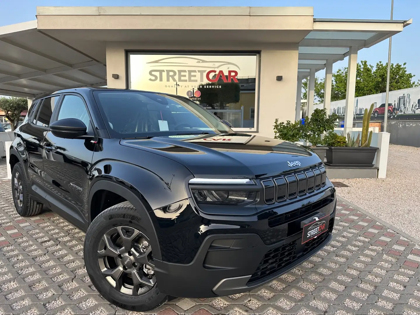 Jeep Avenger 1.2 Turbo 100 CV MHEV Longitude automatica Noir - 1