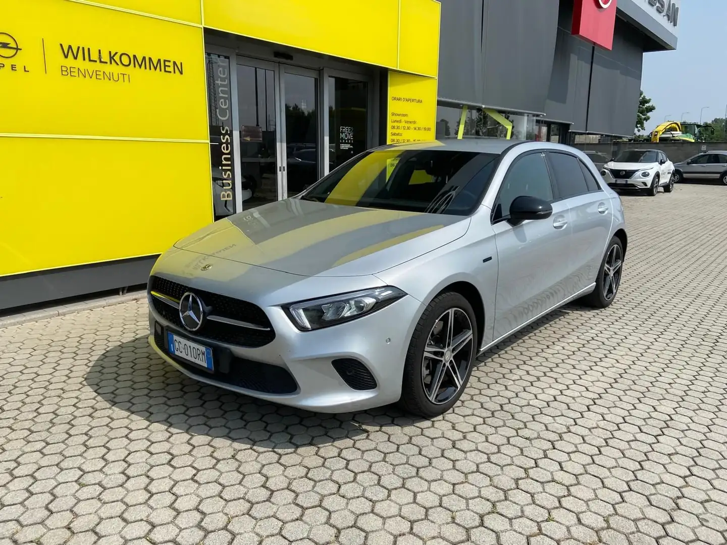 Mercedes-Benz A 250 (W177) A 250 e Automatic EQ-Power Business Grijs - 1