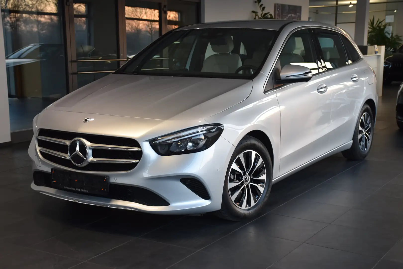 Mercedes-Benz B 200 7G-DCT Progressive"LEDER BEIIGE"R.KAMERA"LED"ALU" Plateado - 1