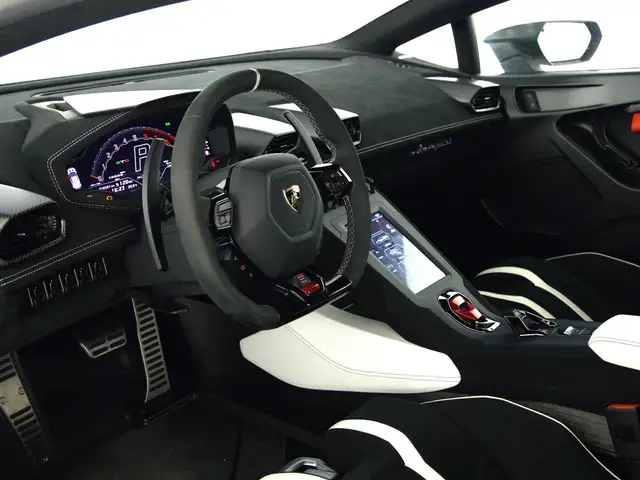 Lamborghini Huracan view 13