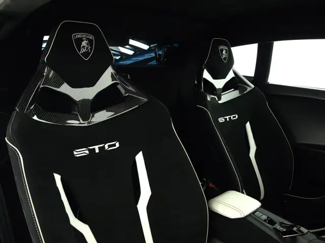 Lamborghini Huracan view 8