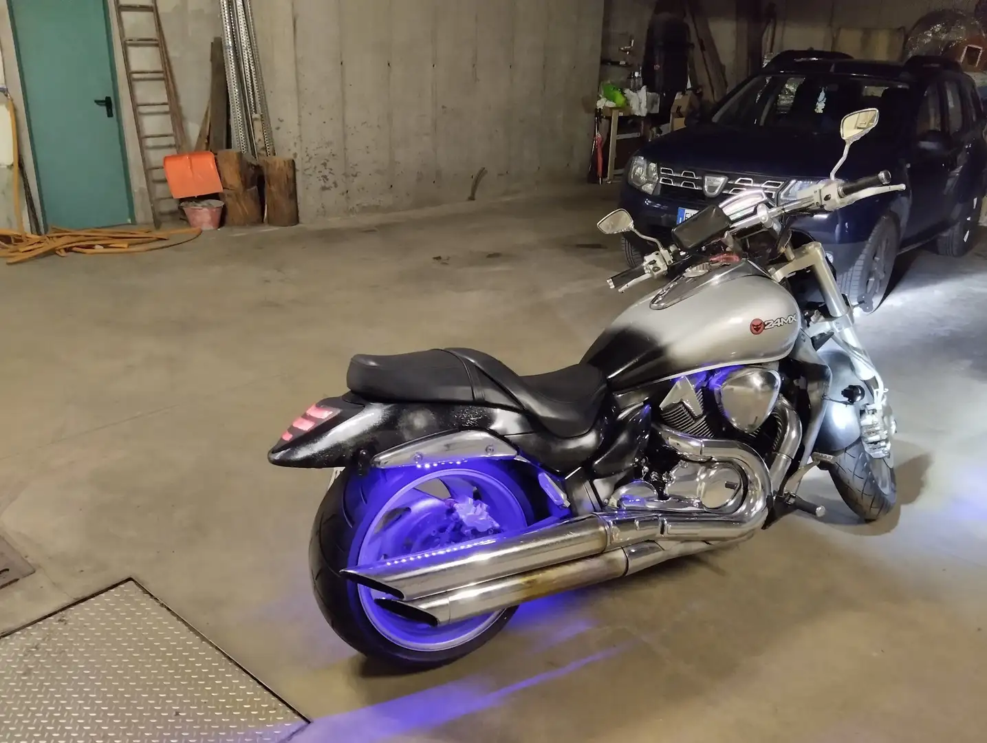 Suzuki VZR 1800 Zwart - 2