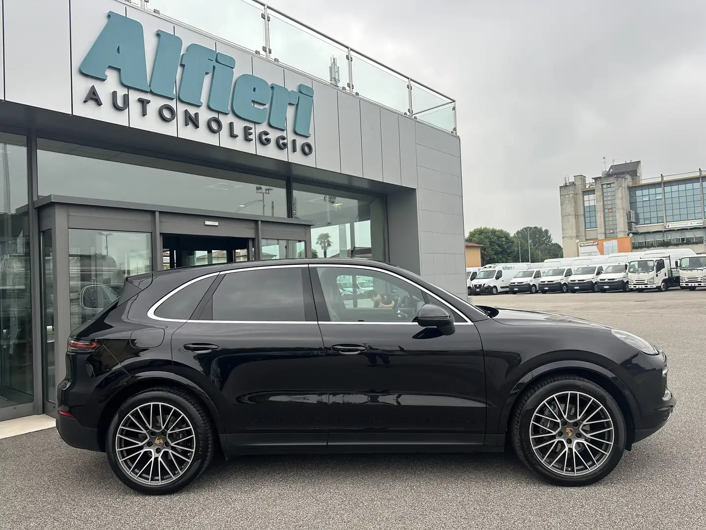 Porsche Cayenne 3.0V6  340CV MY18 E6 Tip.S Pelle'21 Camera Led IVA Nero - 2