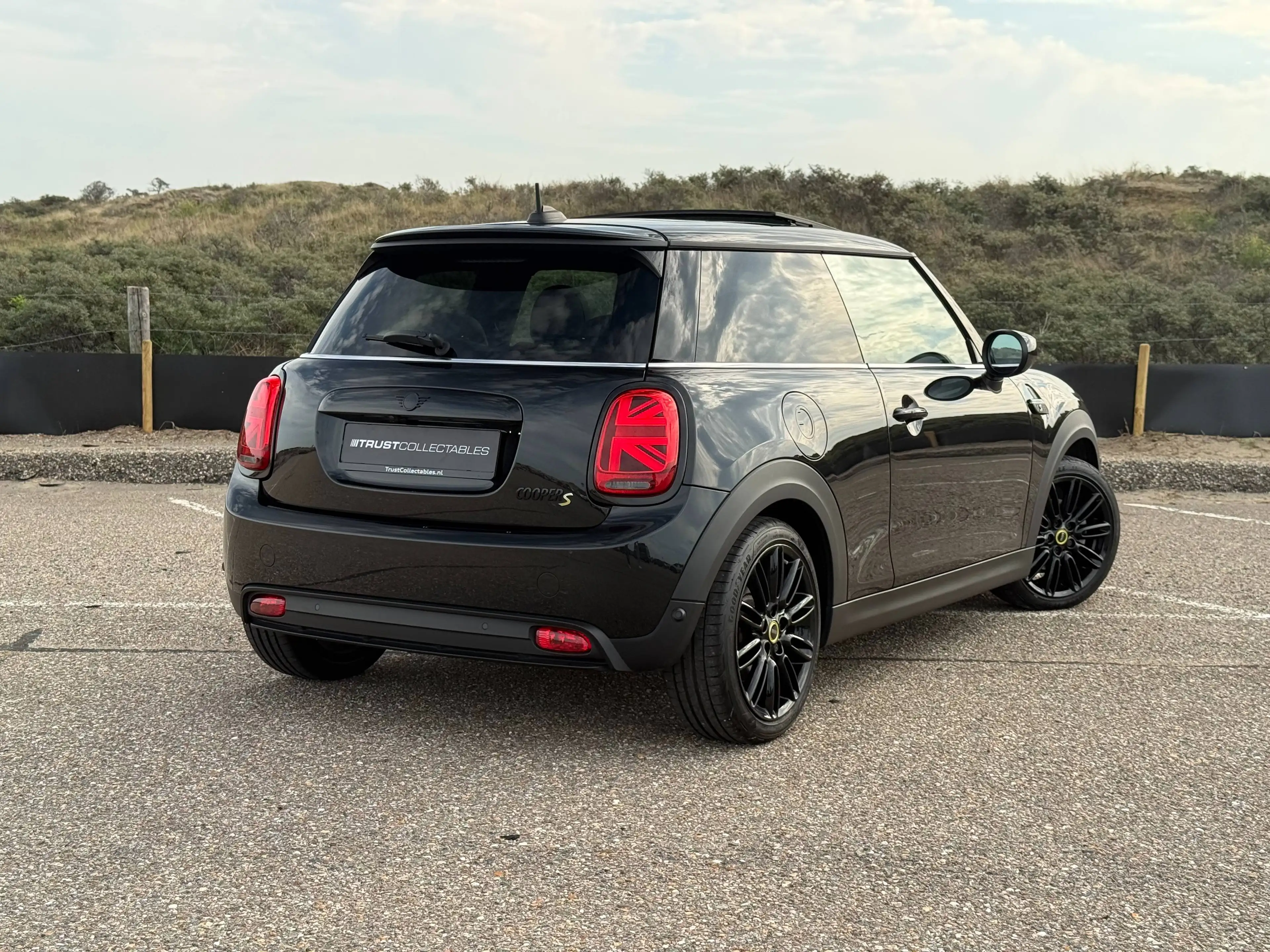 MINI Cooper SE | Pano | Harman Kardon | Head-Up | Full | LED | Keyless | Ambient | Electric | — photo 2
