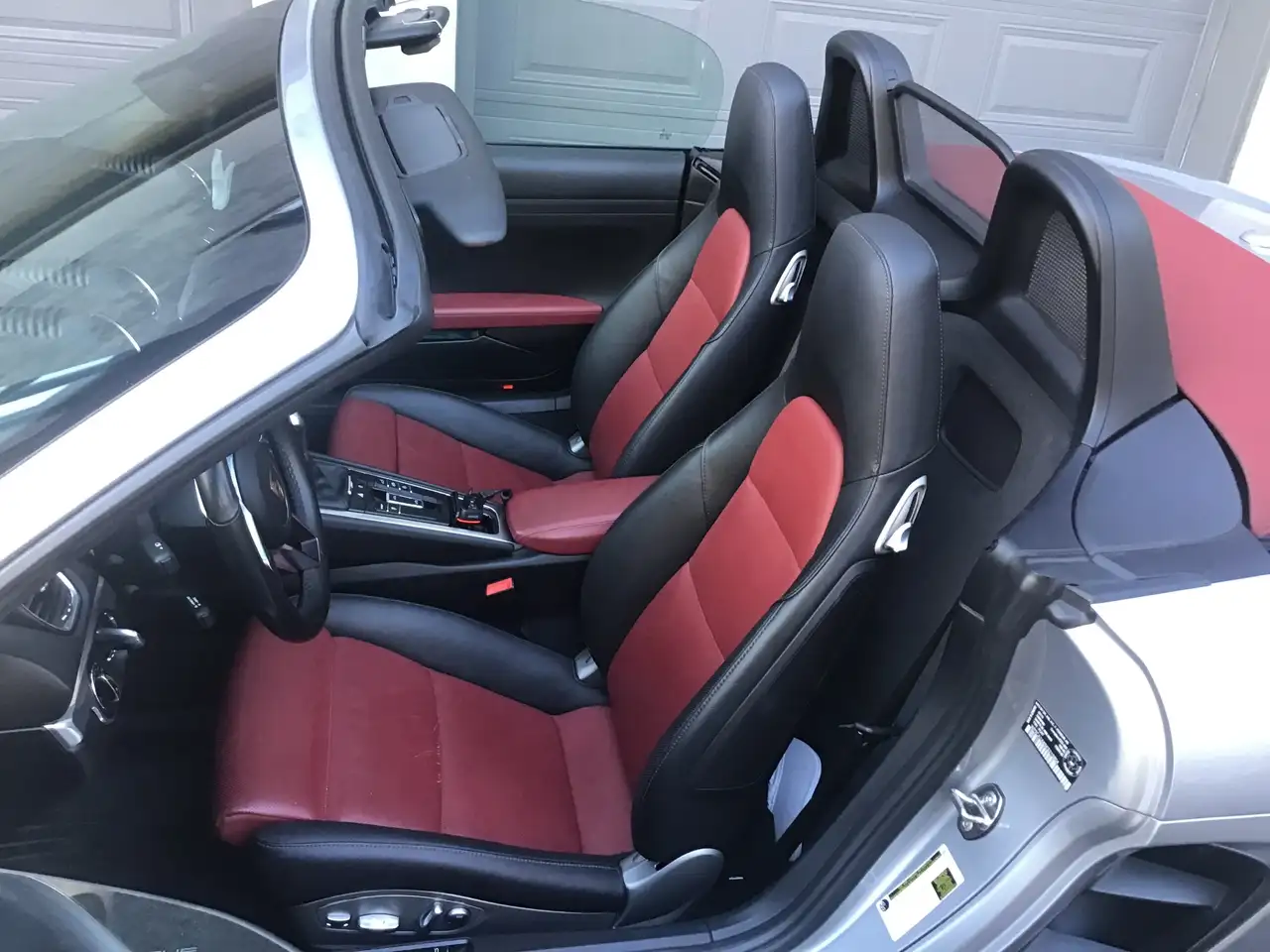 Porsche 718 Boxster снимка Porsche 718 Boxster