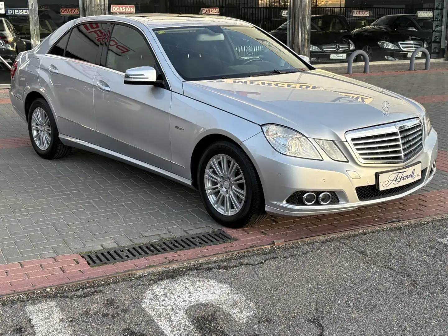 Mercedes-Benz E 220 220CDI Elegance Aut. Grau - 1