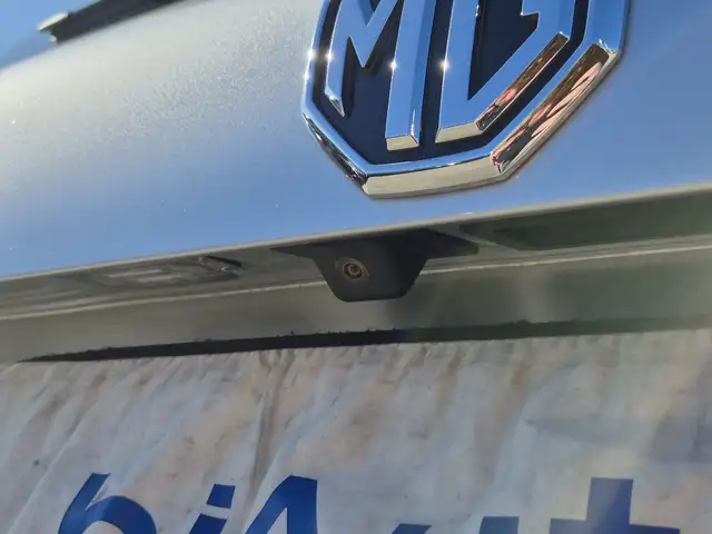 MG MG HS view 15