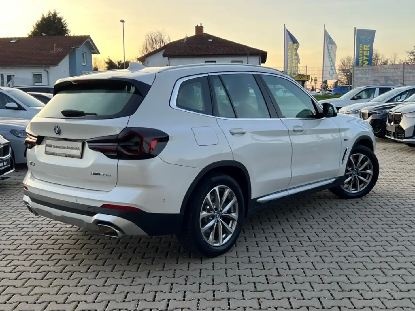 BMW X3 xDrive 30e A LED Fernlichtass. Parkass. AHK-klappb Weiß - 2